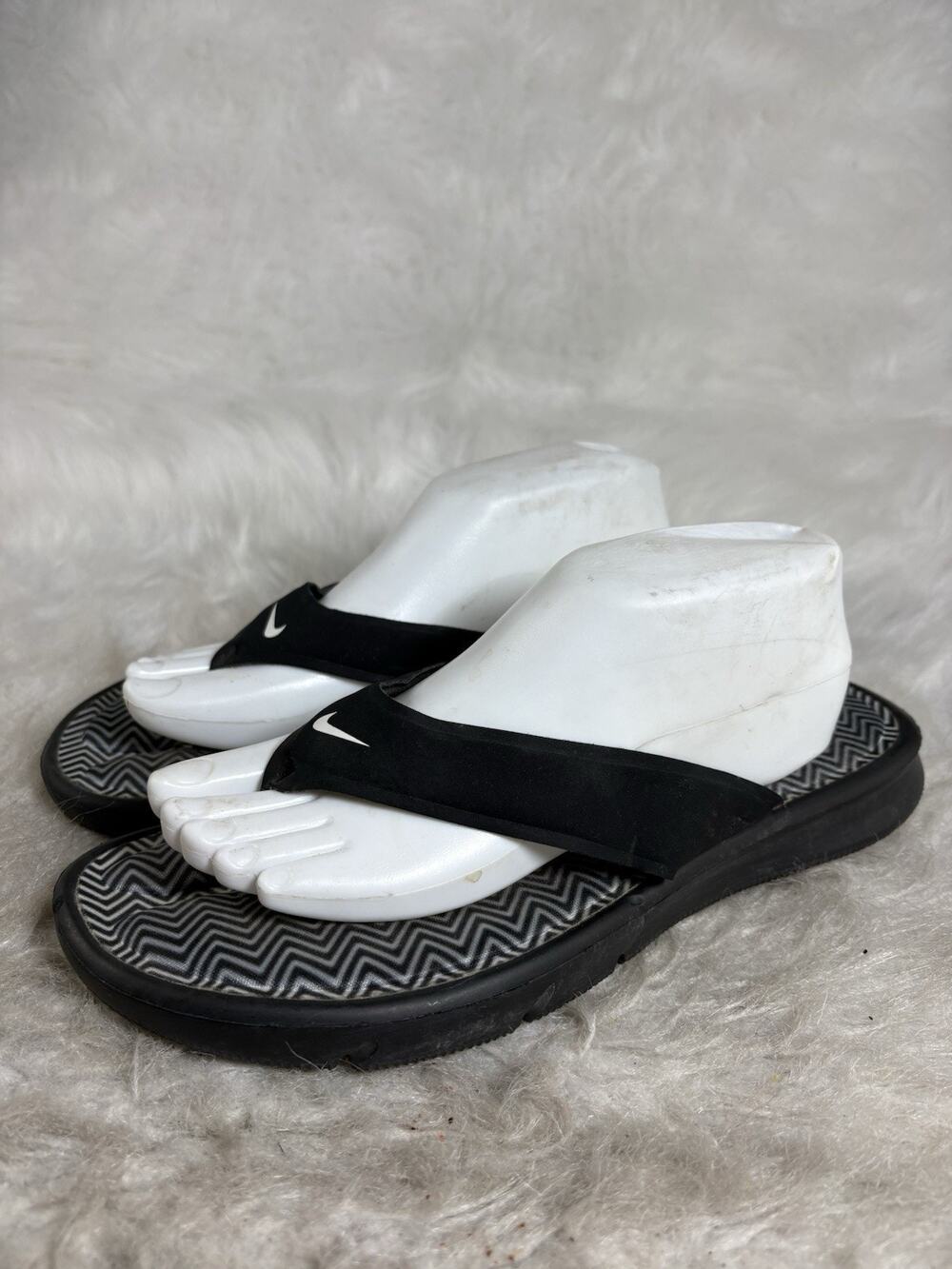 Nike Comfort Thong Sandals Womens 12 Black White Flip Flop 354925-011
